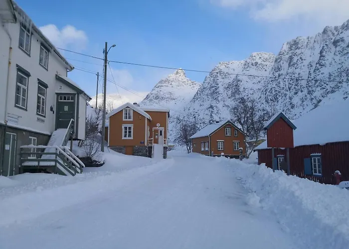 House With Amazing View & Location In Tind
